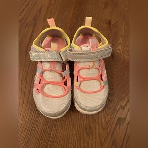 New Carter’s sandals size 8
